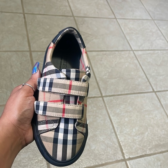 Burberry shoes - Picture 2 of 6